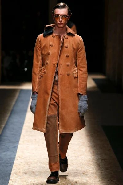 Look 14